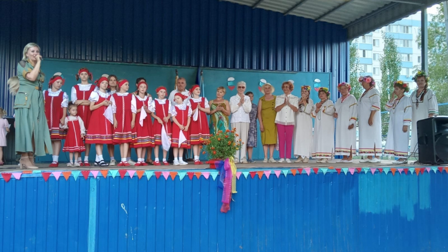 Коллектив ТОС &laquo;Володарец&raquo; &laquo;В кругу друзей&raquo; принял участие в празднике &laquo;Россия Родина моя&raquo;