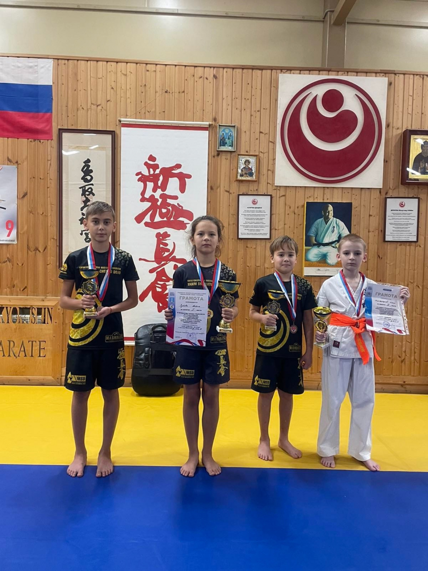 В спортклубе &laquo;Володарец&raquo; продолжаются занятия по карате для детей