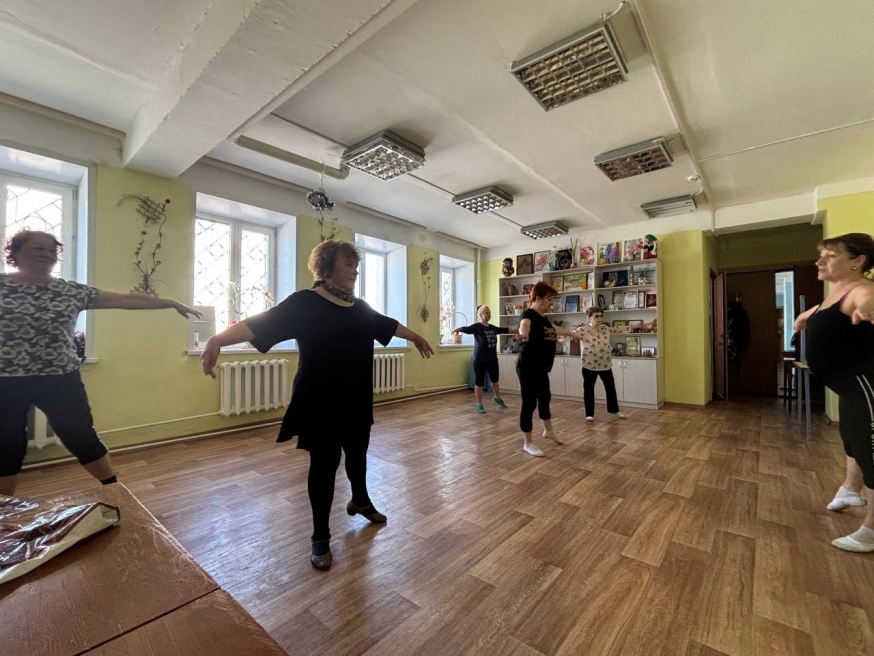 Наши серебряные активисты продолжают радовать нас своей энергией и любовью к танцам