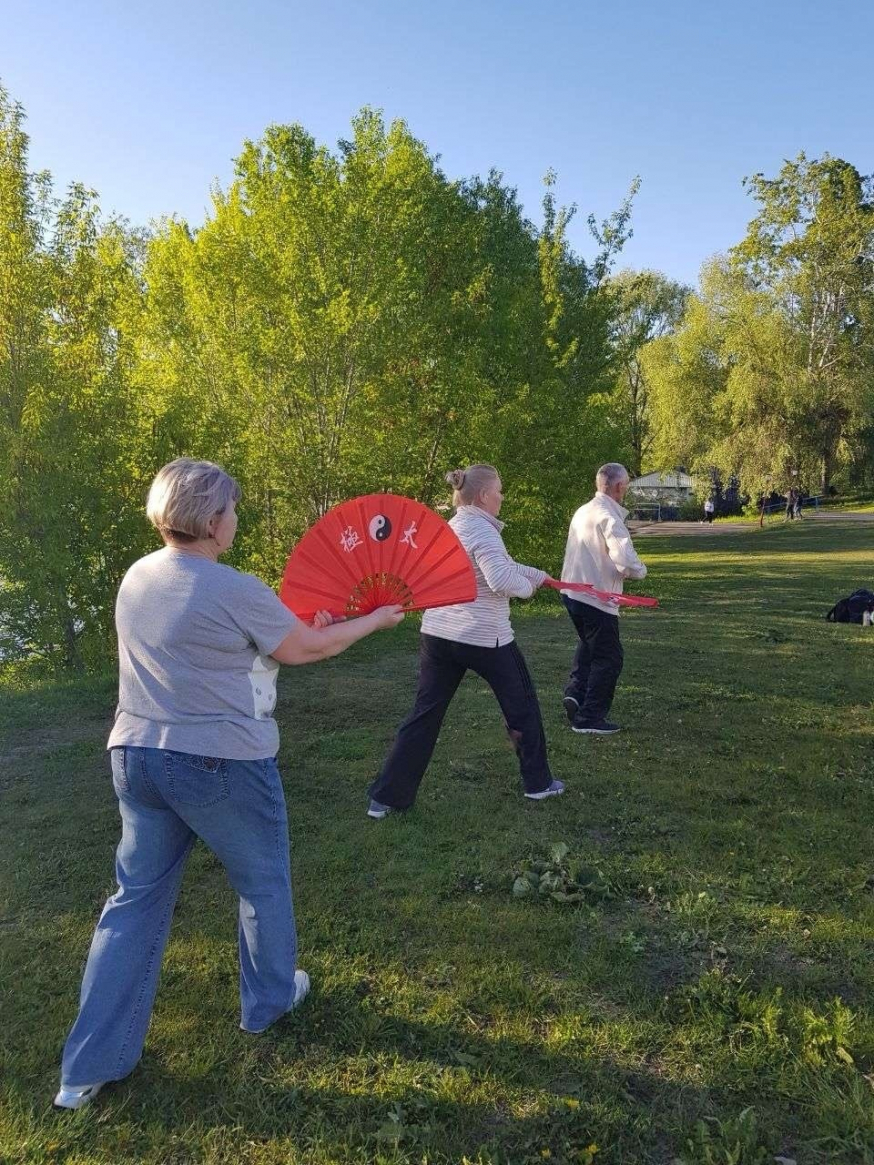 Цигун с предметами