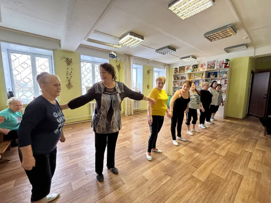 В клубе &quot;В кругу друзей&quot; продолжаются активные занятия танцами
