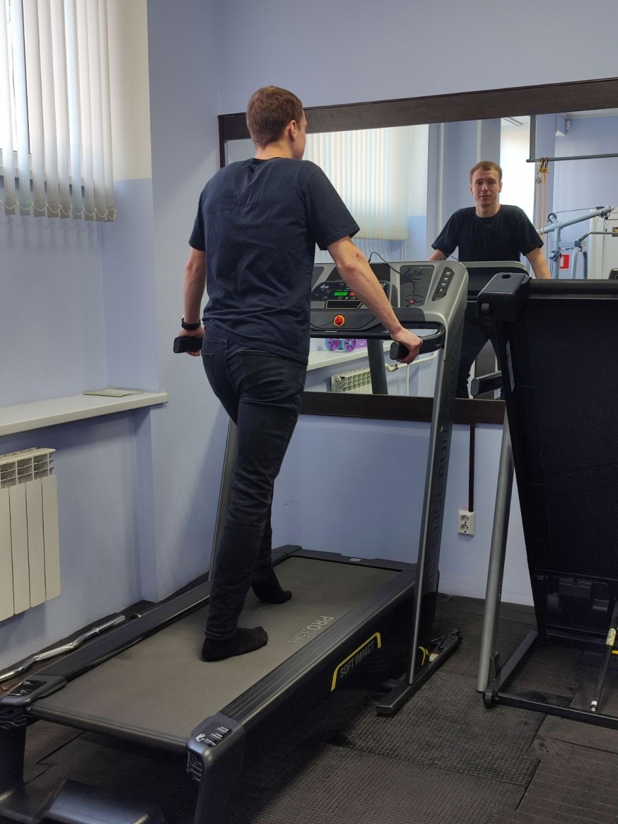 Занятия на тренажерах в спортклубе "Володарец"