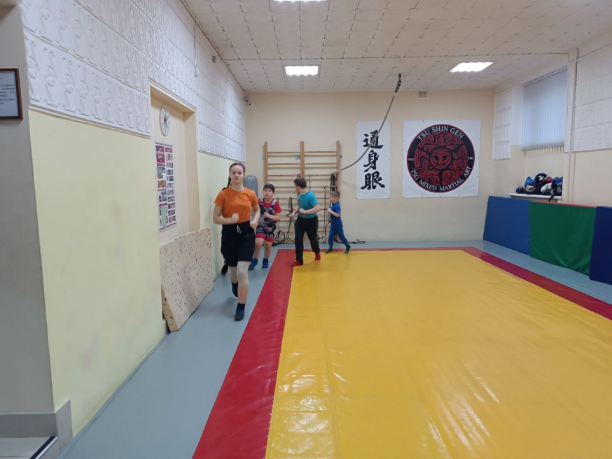 В спортклубе «Володарец» продолжаются занятия по вольной борьбе для детей