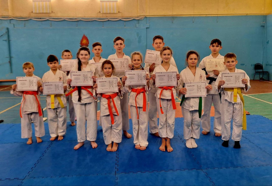 Долгожданные пояса и сертификаты вручены!