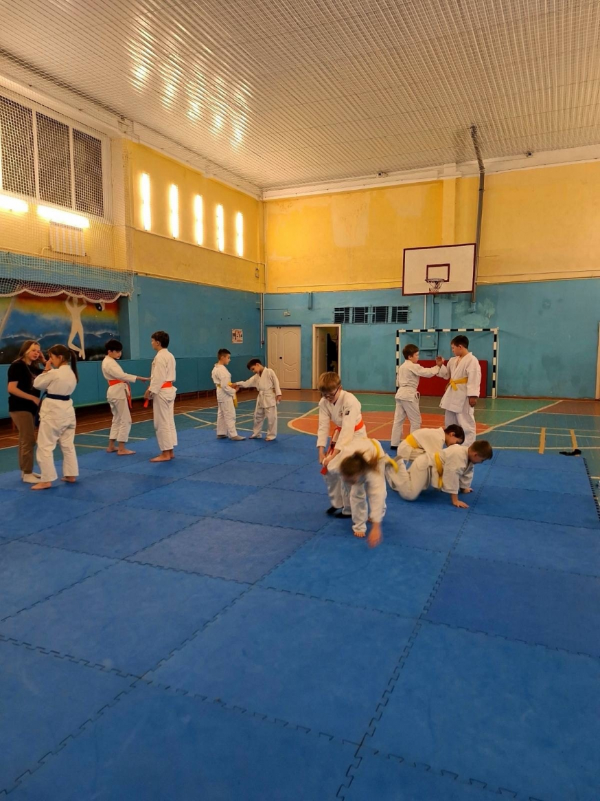 Занятия детской группы по айкидо проходят в любую погоду