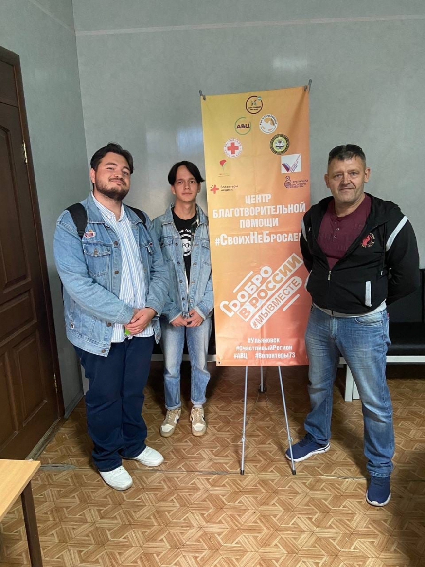 В спортклубе "Володарец" продолжает работать пункт приема гуманитарной помощи для жителей Донбасса