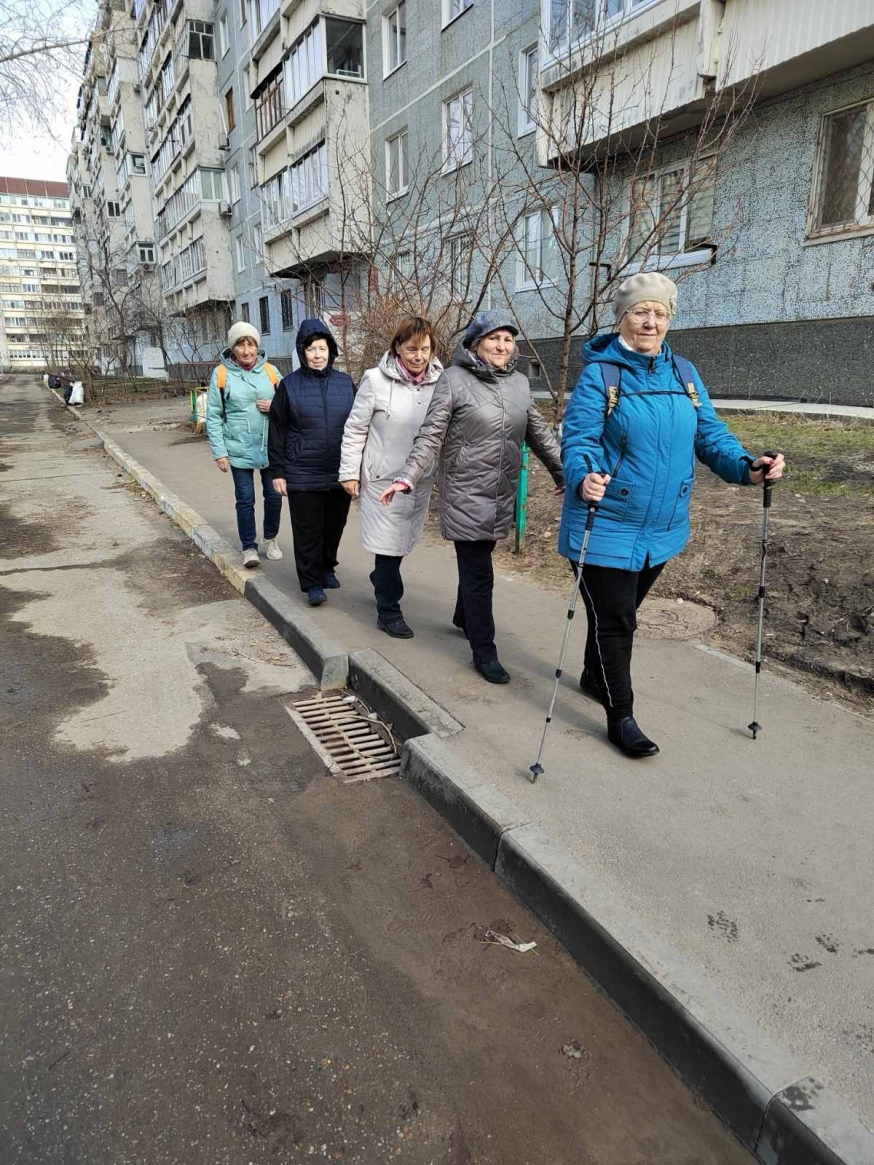 Весенняя скандинавская ходьба