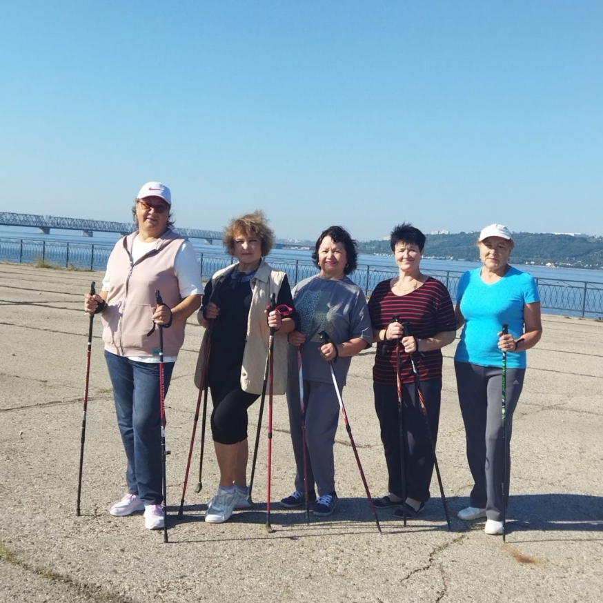 Наш клуб "В кругу друзей" заряжается энергией!