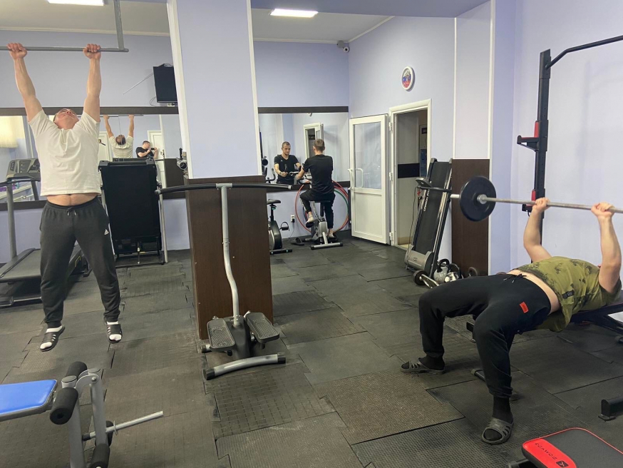 В спортклубе "Володарец" продолжаются занятия на тренажерах