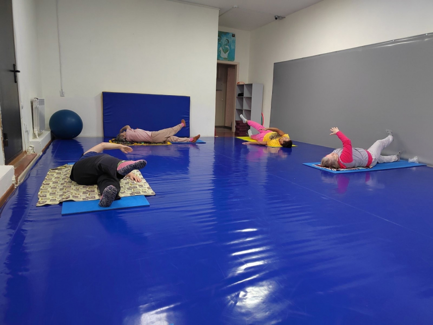 Жительницы ТОС &laquo;Володарец&raquo; регулярно посещают занятия по адаптивной физкультуре ✨